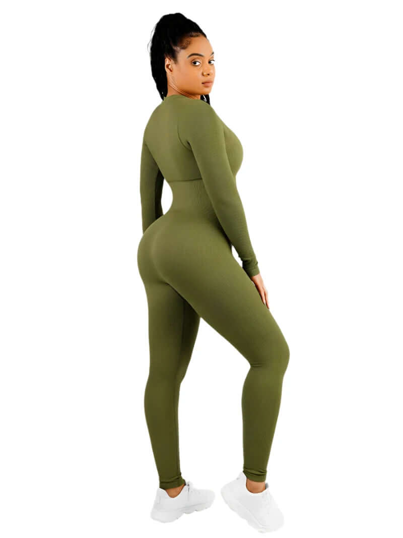 Модель у розмірі M/L.
Зріст: 170 см, ОГ: 97 см, ОТ: 75 см, ОС: 105 см