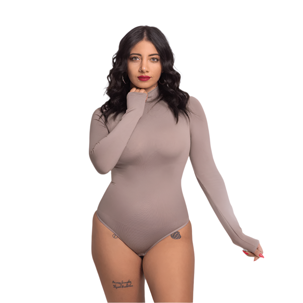 Модель у розмірі M/L. Вага: 60 кг, Зріст: 160 см.