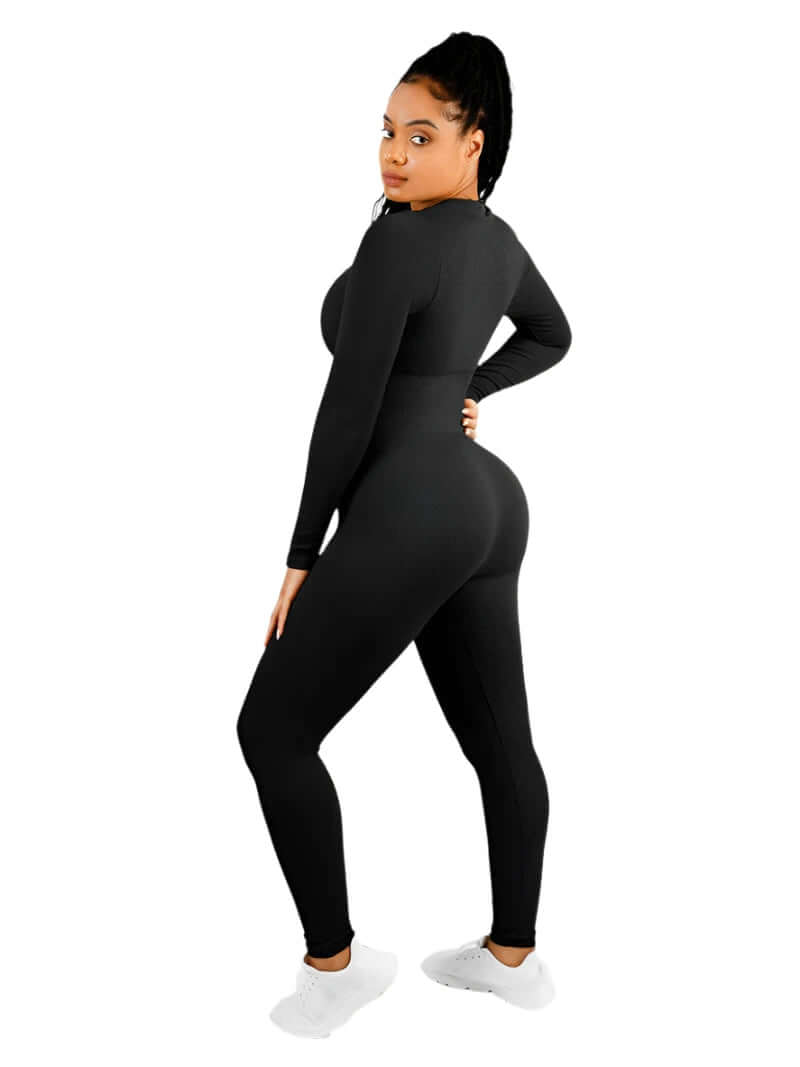 Модель у розмірі M/L.
Зріст: 170 см, ОГ: 97 см, ОТ: 75 см, ОС: 105 см