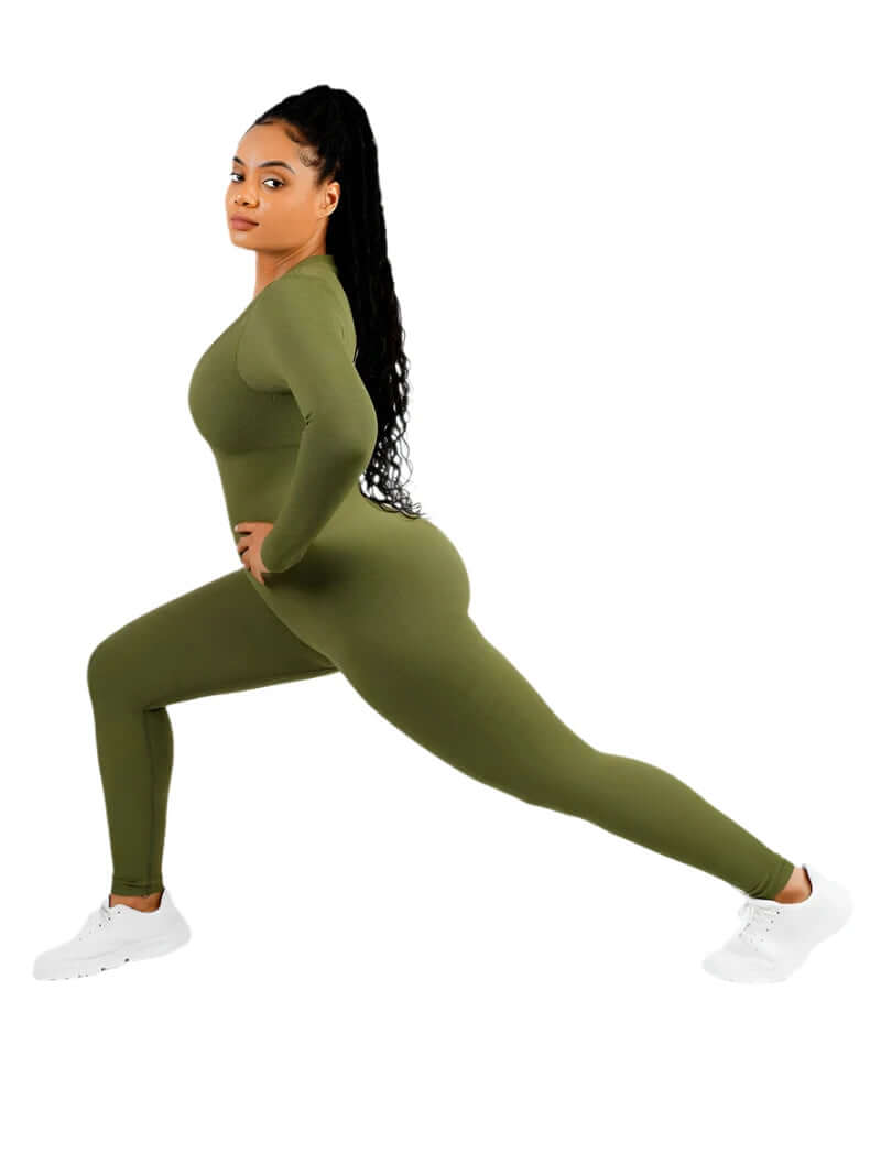 Модель у розмірі M/L.
Зріст: 170 см, ОГ: 97 см, ОТ: 75 см, ОС: 105 см