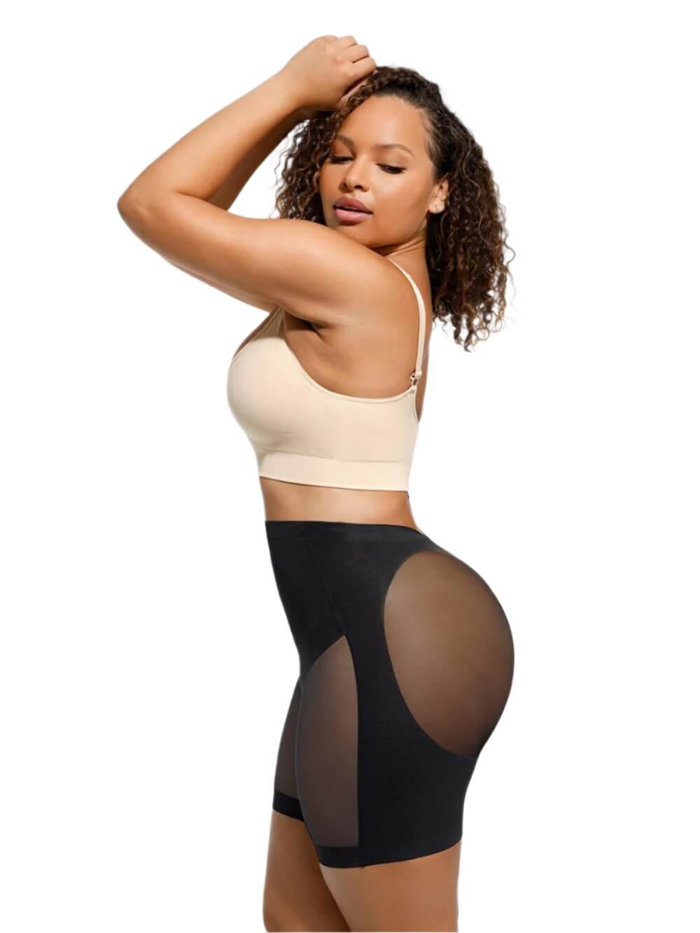 Модель у розмірі L.
ОГ: 97 см, ОТ: 79 см, ОС: 122 см.