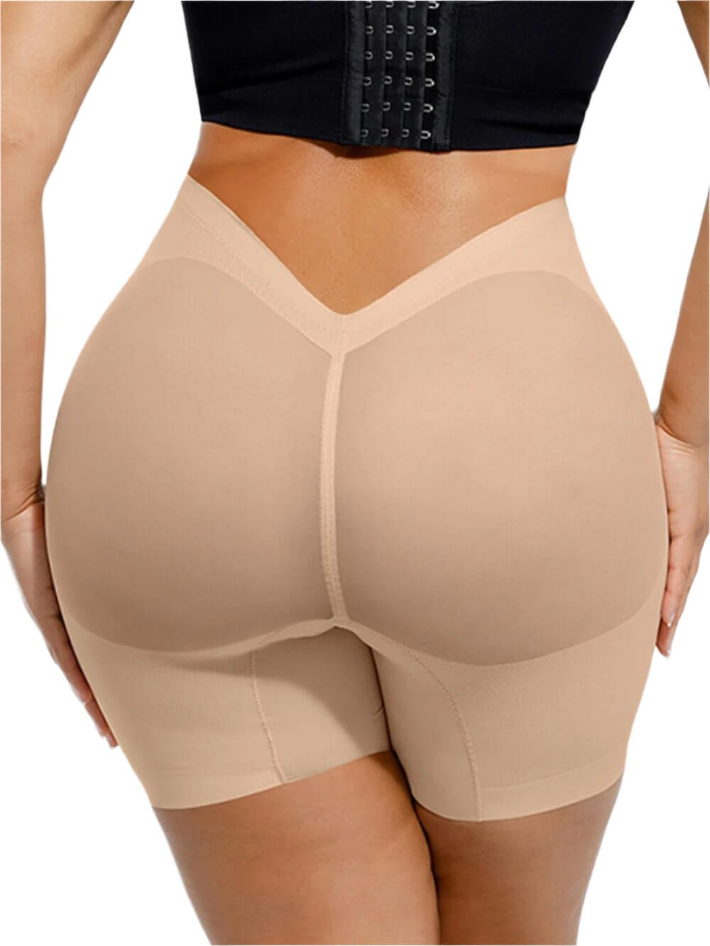 Модель у розмірі L.
ОГ: 97 см, ОТ: 79 см, ОС: 122 см.