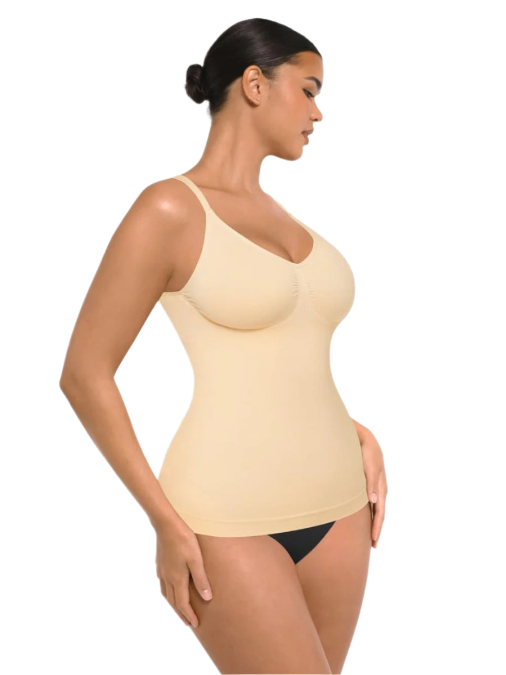 Модель у розмірі M/L.
ОГ: 89 см, ОТ: 76 см, ОС: 112 см