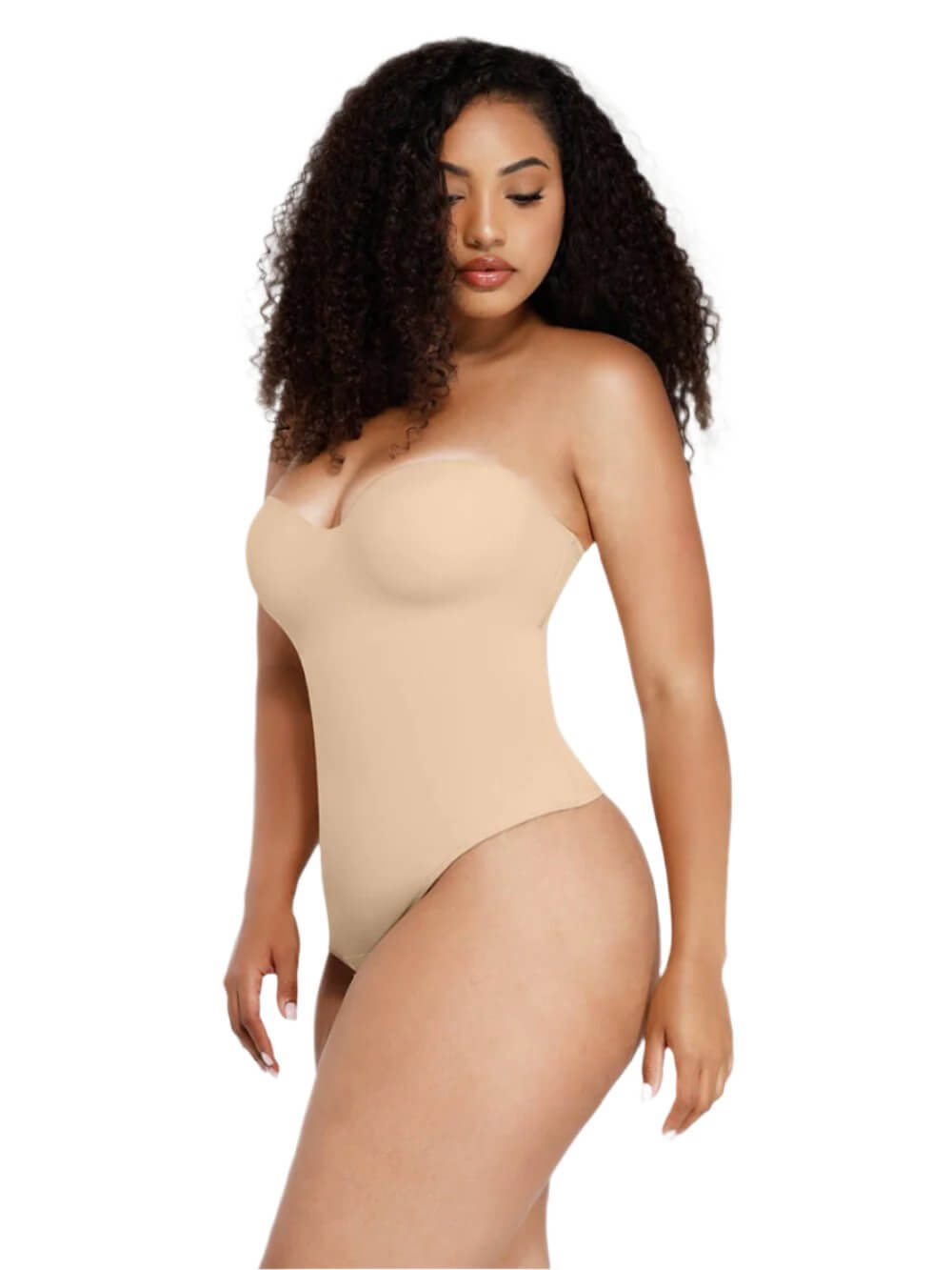 Модель у розмірі S.
ОГ: 95 см, ОТ: 74 см, ОС: 108 см.