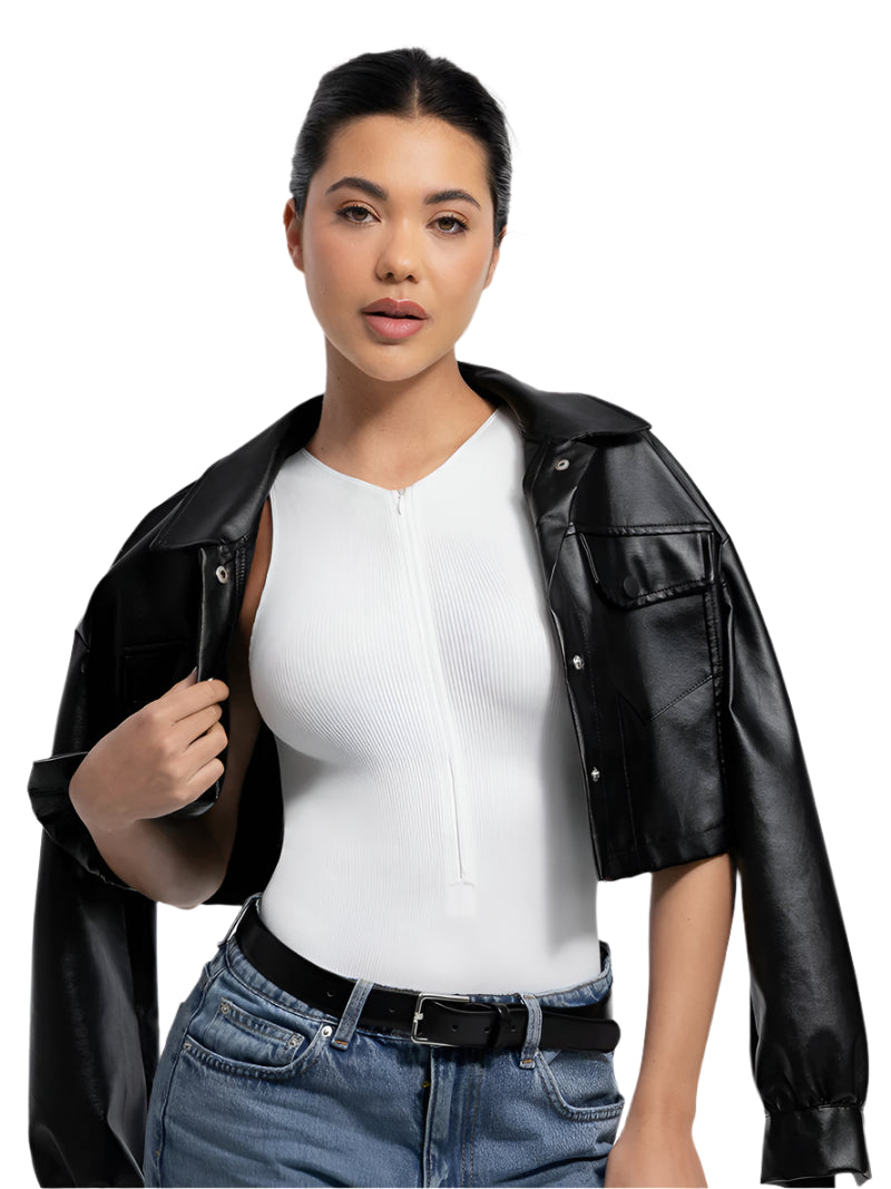 Модель у розмірі S.
ОГ: 86 см, ОТ: 66 см, ОС: 94 см.