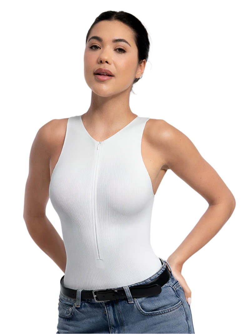 Модель у розмірі S.
ОГ: 86 см, ОТ: 66 см, ОС: 94 см.