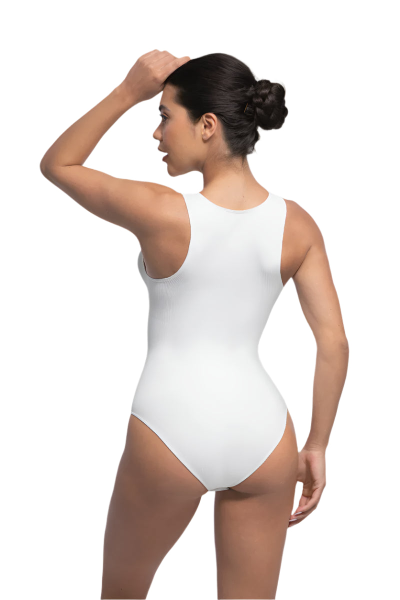 Модель у розмірі S.
ОГ: 86 см, ОТ: 66 см, ОС: 94 см.