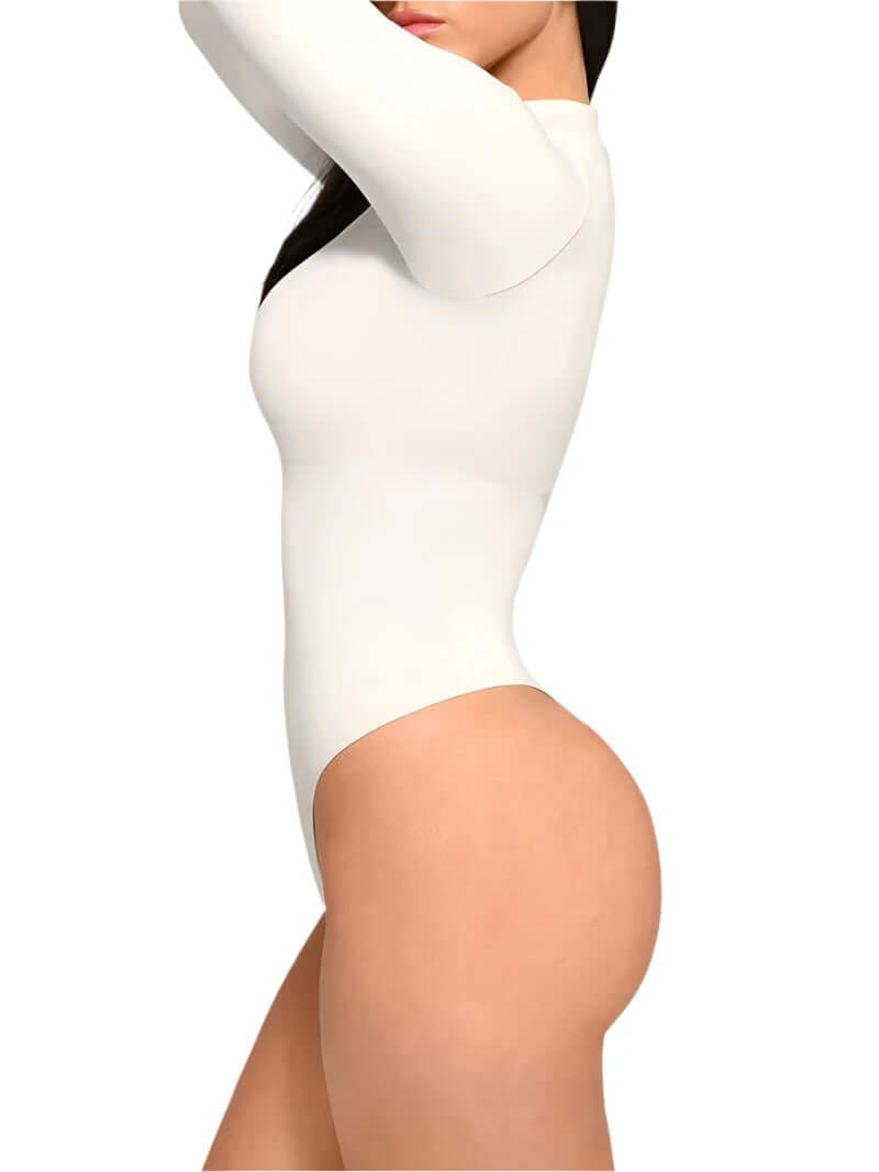 Модель у розмірі XS/S.
Зріст: 178 см, ОГ: 89 см, ОТ: 67 см, ОС: 100 см.