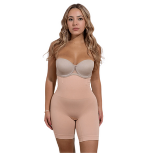 Модель у розмірі XS/S.
Вага: 51 кг, Зріст: 158 см